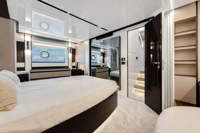 Slide: The Image of Azimut S8 2024 - 6058228