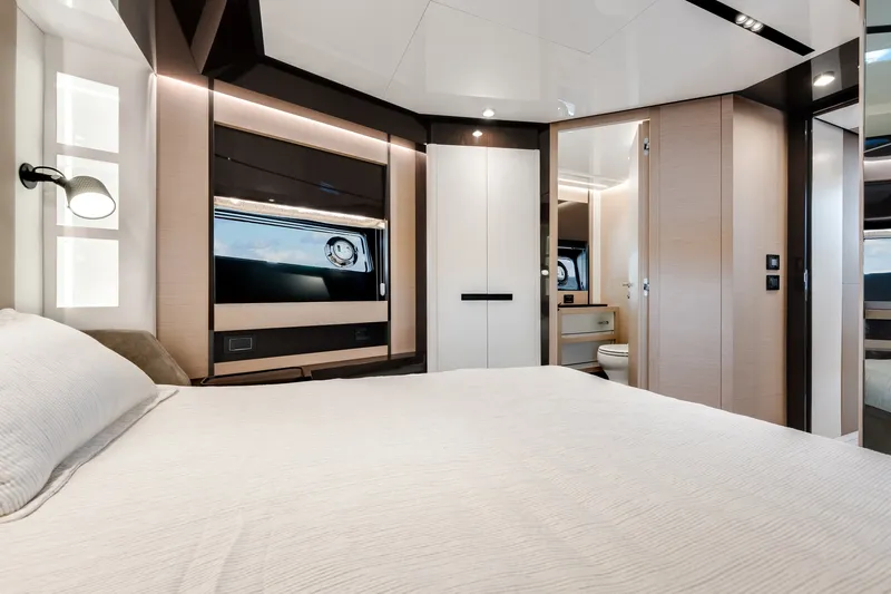 Slide: The Image of Azimut S8 2024 - 6058233