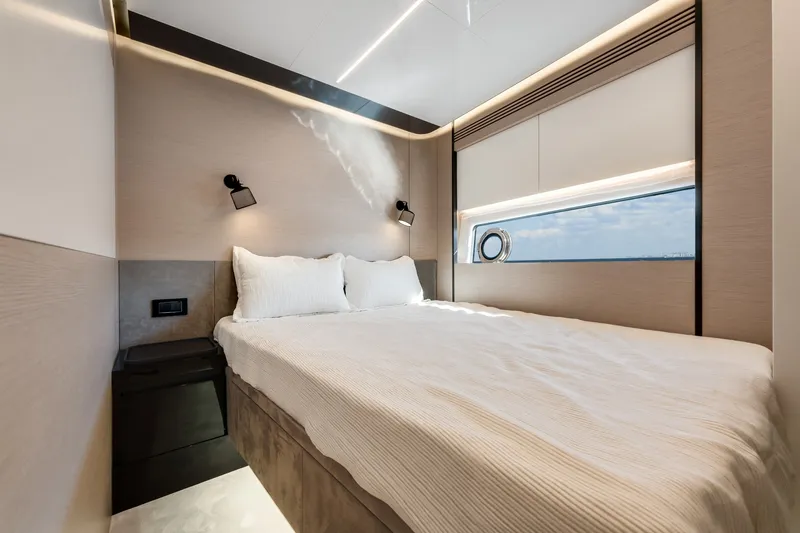 Slide: The Image of Azimut S8 2024 - 6058239