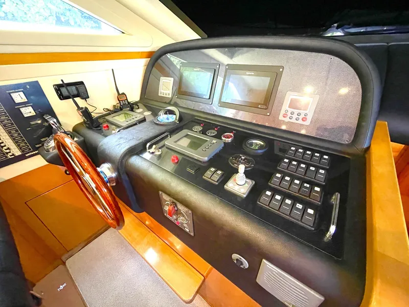 Slide: The Image of Uniesse 58 MY 2006 - 6057701