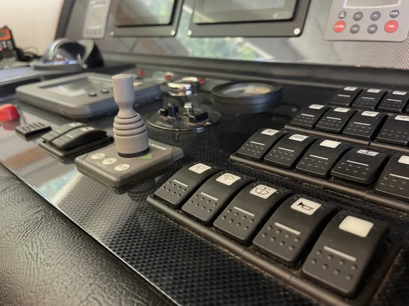 Slide: The Image of Uniesse 58 MY 2006 - 6057702