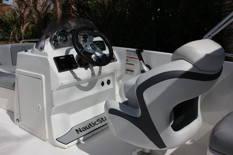 Slide: The Image of NauticStar 203SC 2022 - 6059010