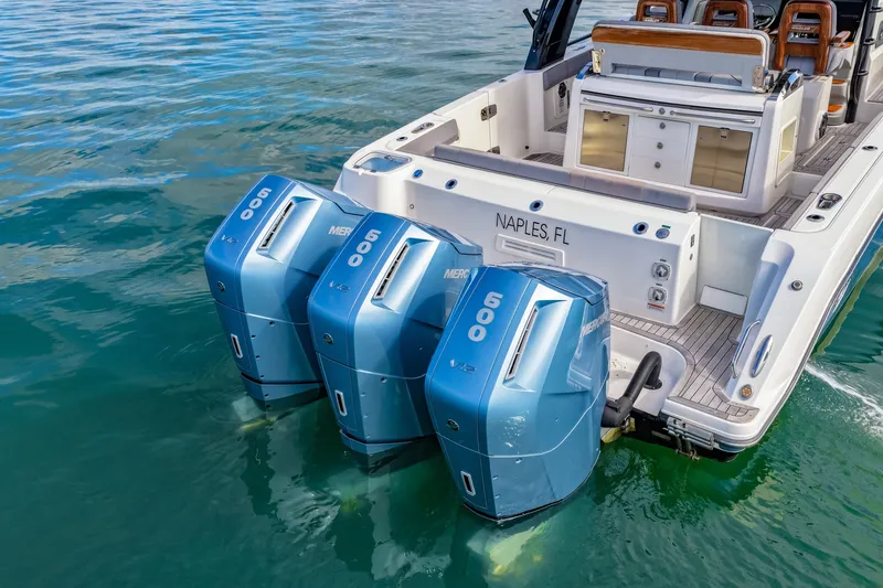 Slide: The Image of Boston Whaler 42 2023 - 6059027