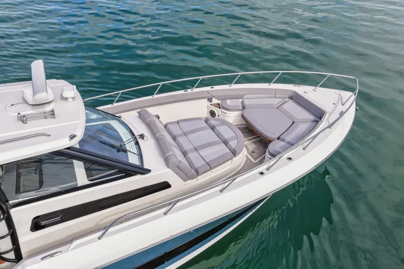Slide: The Image of Boston Whaler 42 2023 - 6059037