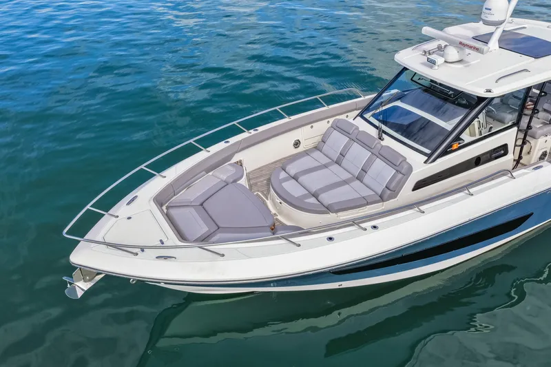 Slide: The Image of Boston Whaler 42 2023 - 6059015