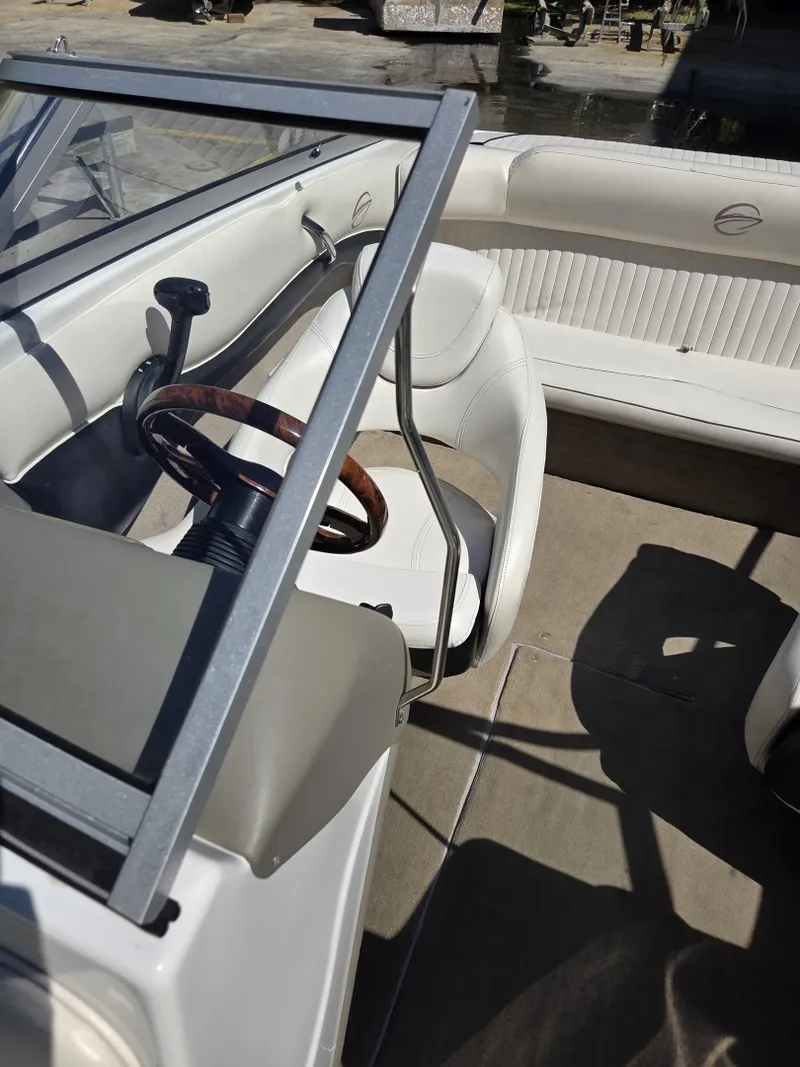 Slide: The Image of Crownline Boats 18 SS 2011 - 6061249