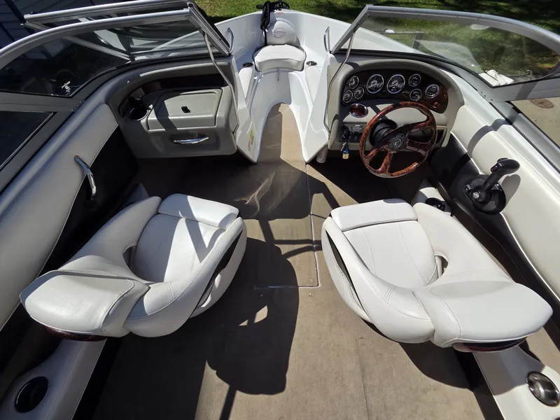 Slide: The Image of Crownline Boats 18 SS 2011 - 6061250
