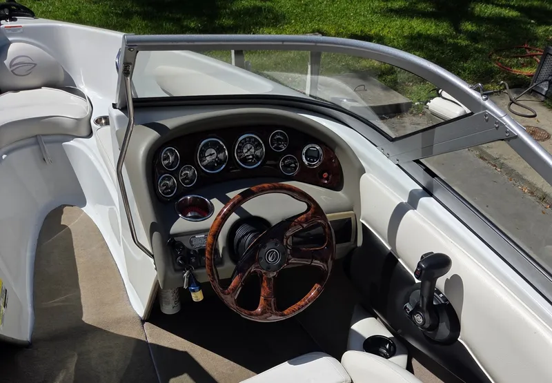 Slide: The Image of Crownline Boats 18 SS 2011 - 6061242