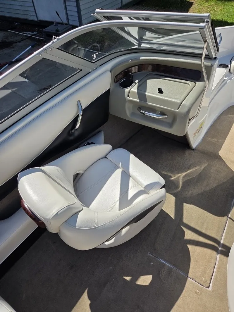 Slide: The Image of Crownline Boats 18 SS 2011 - 7508771