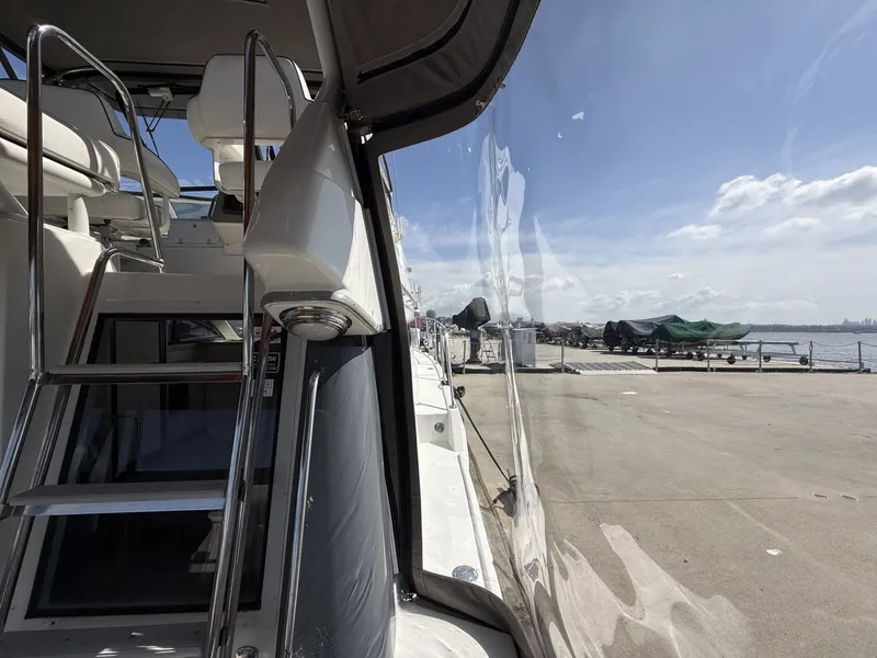 Slide: The Image of Carver Yachts 370 Voyager 1996 - 6061343