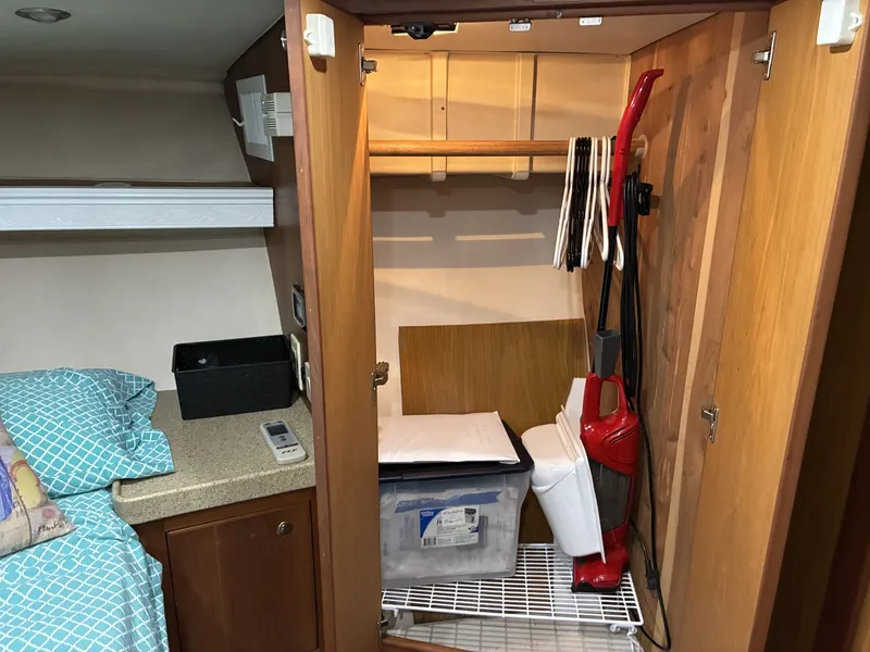 Slide: The Image of 34' Luhrs Stateroom - 6086397