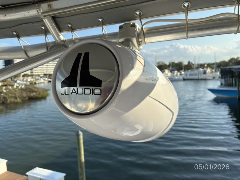 Slide: The Image of 34' Luhrs PA Speaker - 6086408