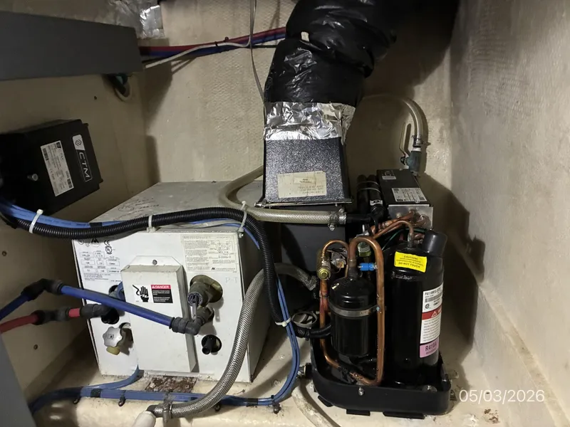 Slide: The Image of 34' Luhrs Water Heater - 6086418