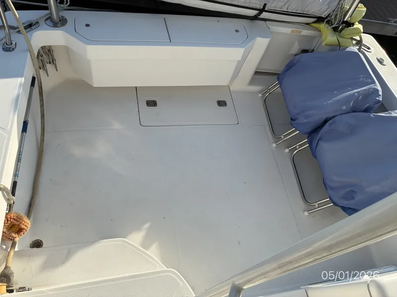 Slide: The Image of 34' Luhrs Cockpit - 6086228