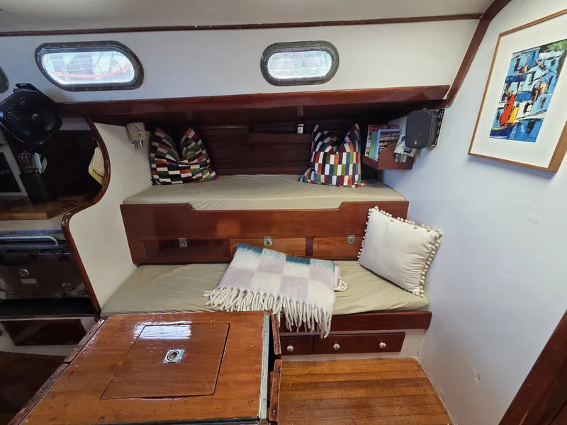 Slide: The Image of Hinckley Yachts Bermuda 40 1961 - 6074400