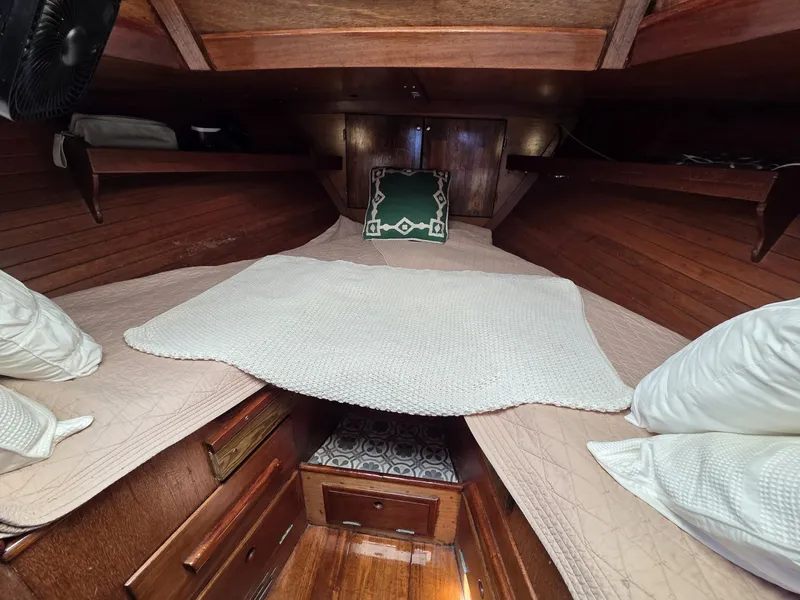 Slide: The Image of Hinckley Yachts Bermuda 40 1961 - 6074415