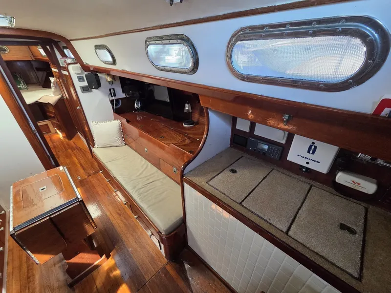 Slide: The Image of Hinckley Yachts Bermuda 40 1961 - 6074405