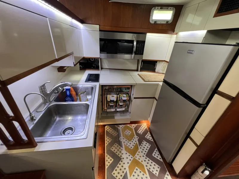 Slide: The Image of Gulfstar 48 Aft Cabin 1982 - 6089377