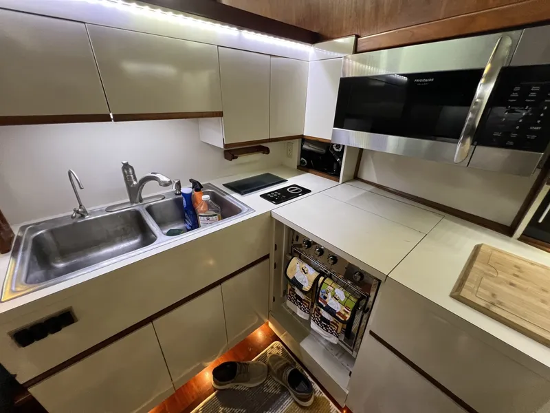 Slide: The Image of Gulfstar 48 Aft Cabin 1982 - 6089380