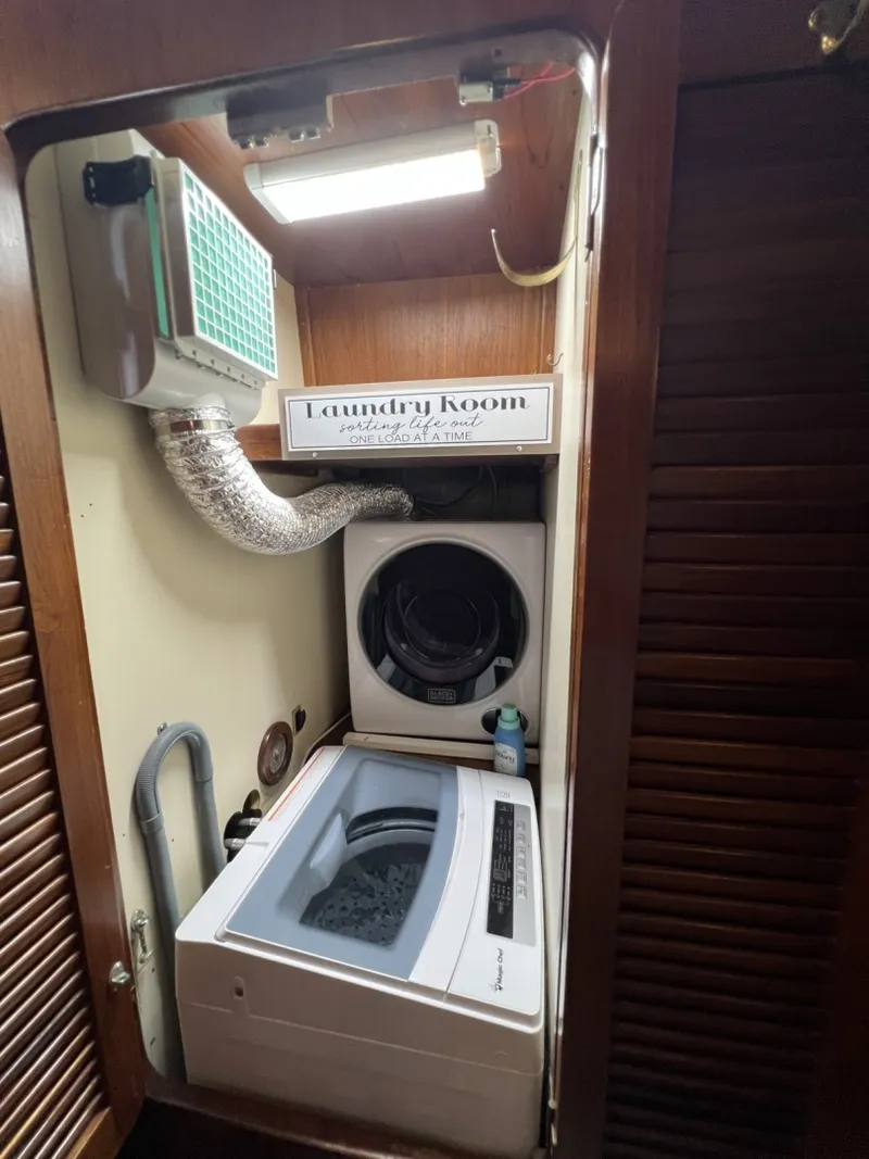 Slide: The Image of Gulfstar 48 Aft Cabin 1982 - 6089385