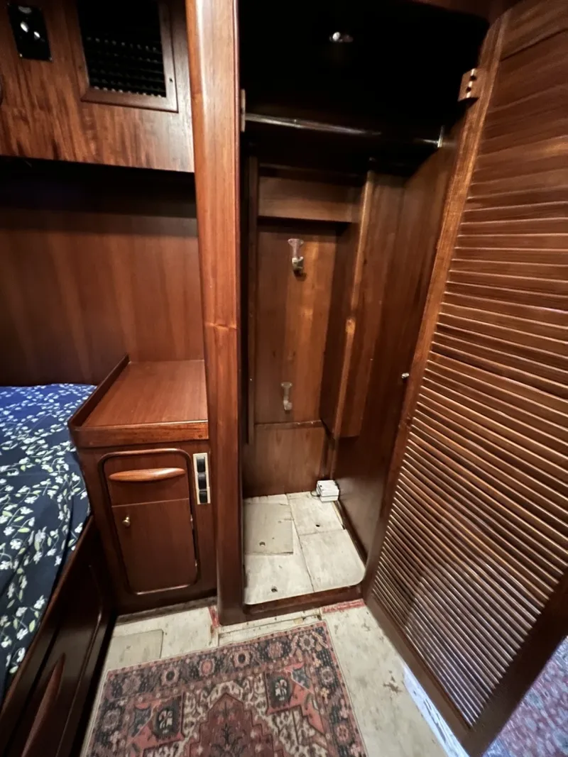 Slide: The Image of Gulfstar 48 Aft Cabin 1982 - 6089386