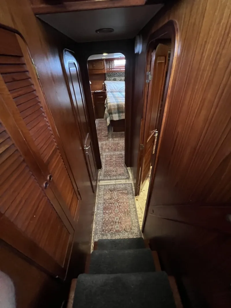 Slide: The Image of Gulfstar 48 Aft Cabin 1982 - 6089389