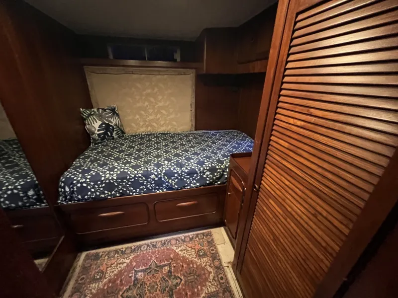 Slide: The Image of Gulfstar 48 Aft Cabin 1982 - 6089390