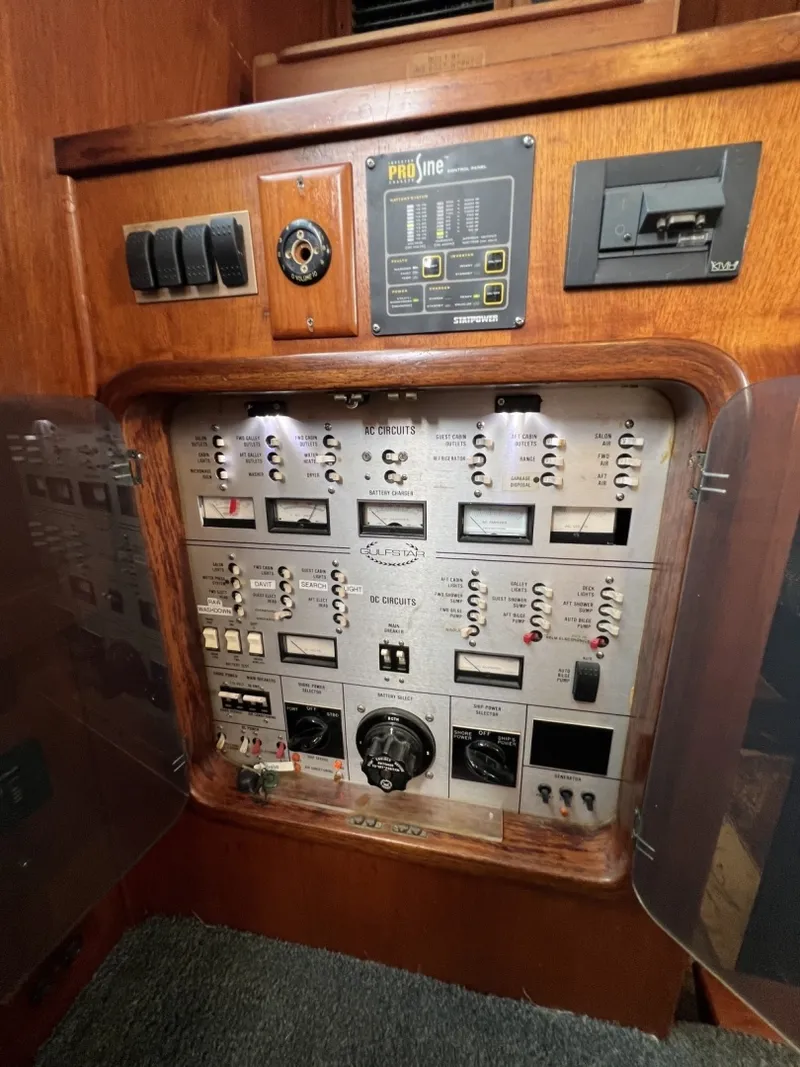 Slide: The Image of Gulfstar 48 Aft Cabin 1982 - 6089391