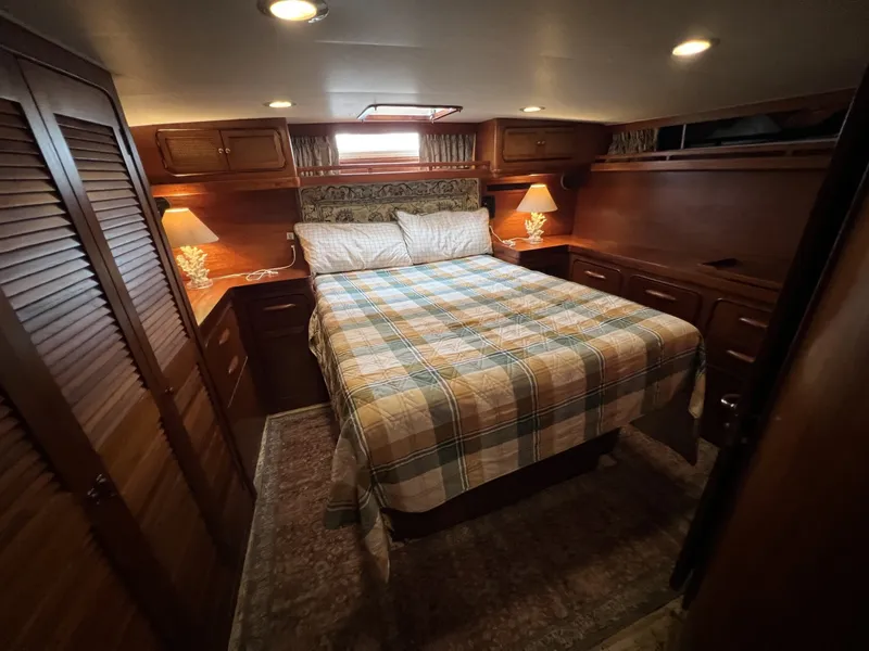 Slide: The Image of Gulfstar 48 Aft Cabin 1982 - 6089392