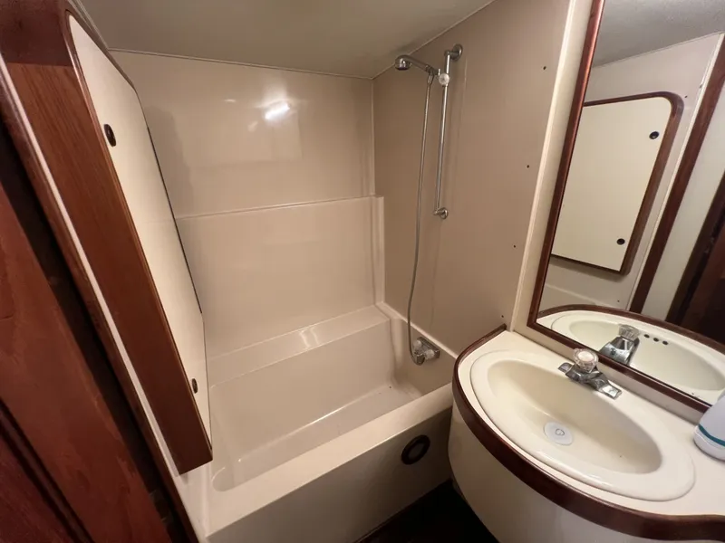 Slide: The Image of Gulfstar 48 Aft Cabin 1982 - 6089393