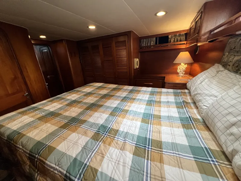 Slide: The Image of Gulfstar 48 Aft Cabin 1982 - 6089395