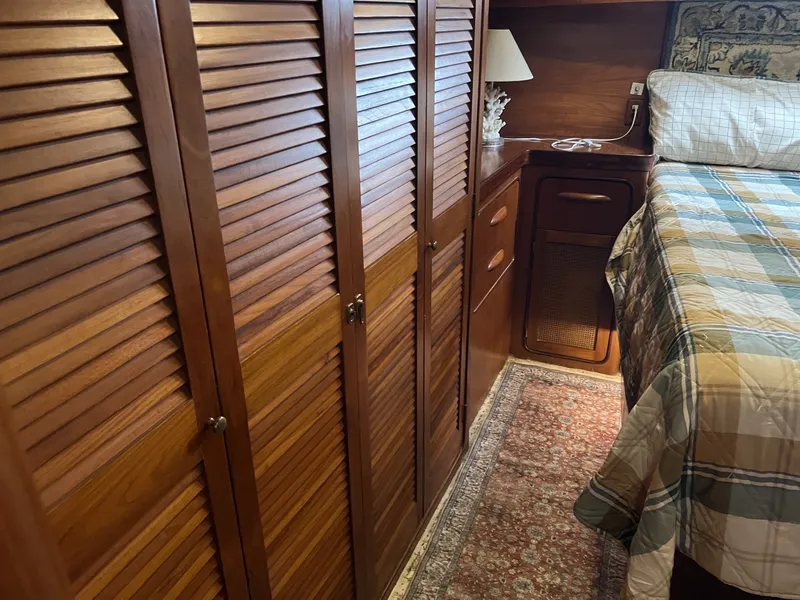Slide: The Image of Gulfstar 48 Aft Cabin 1982 - 6089396