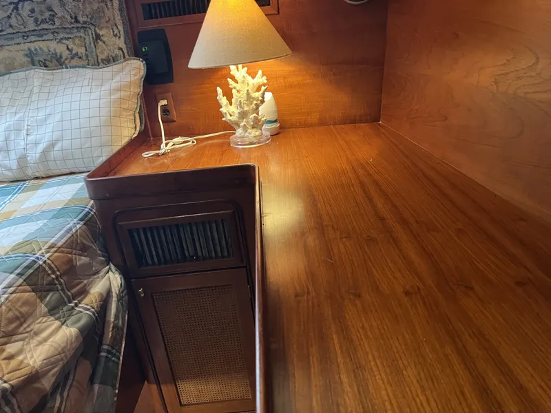 Slide: The Image of Gulfstar 48 Aft Cabin 1982 - 6089397