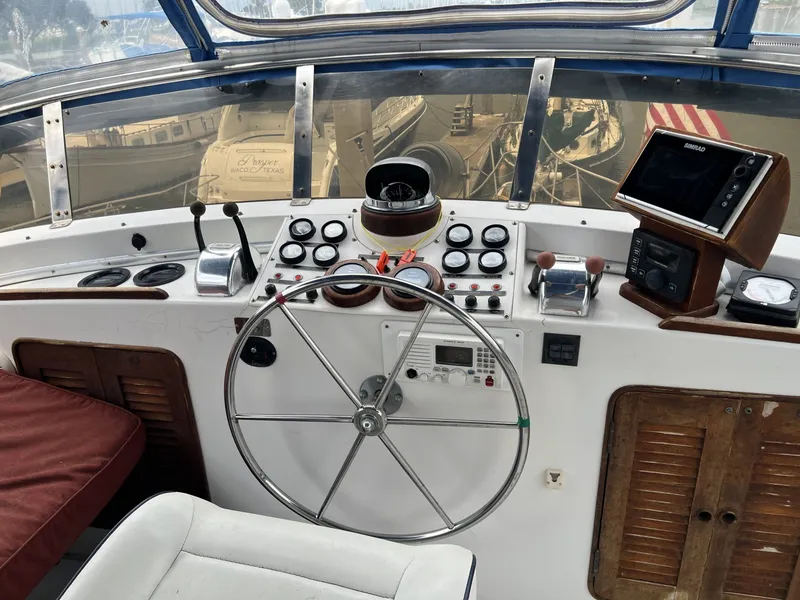 Slide: The Image of Gulfstar 48 Aft Cabin 1982 - 6089480