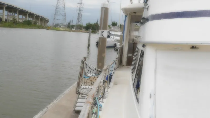 Slide: The Image of Gulfstar 48 Aft Cabin 1982 - 6089514