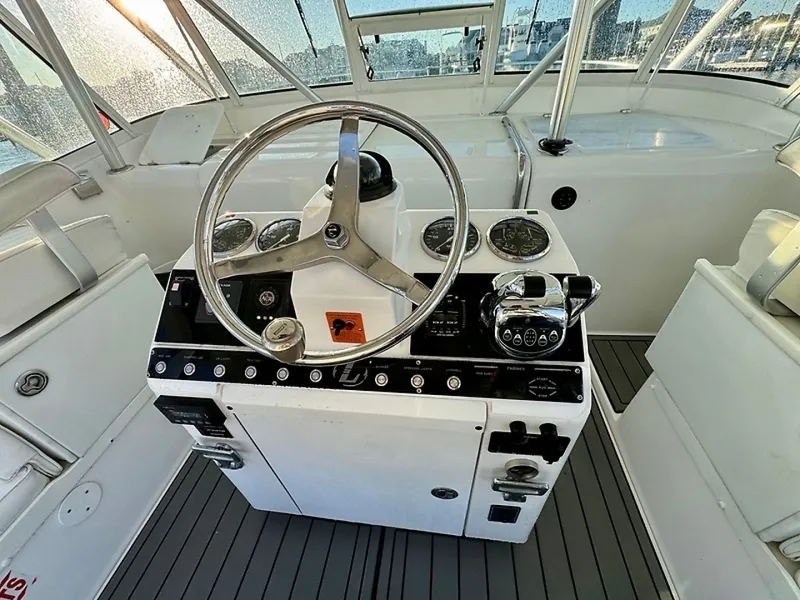 Slide: The Image of Luhrs 32 Express 2005 - 6061861