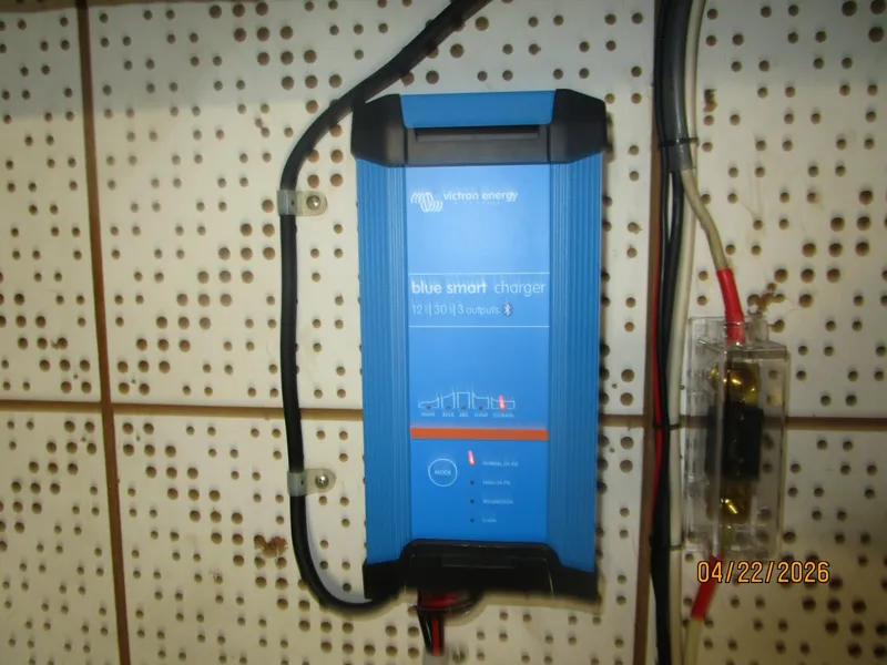 Slide: The Image of 49' DeFever battery charger - 6061904