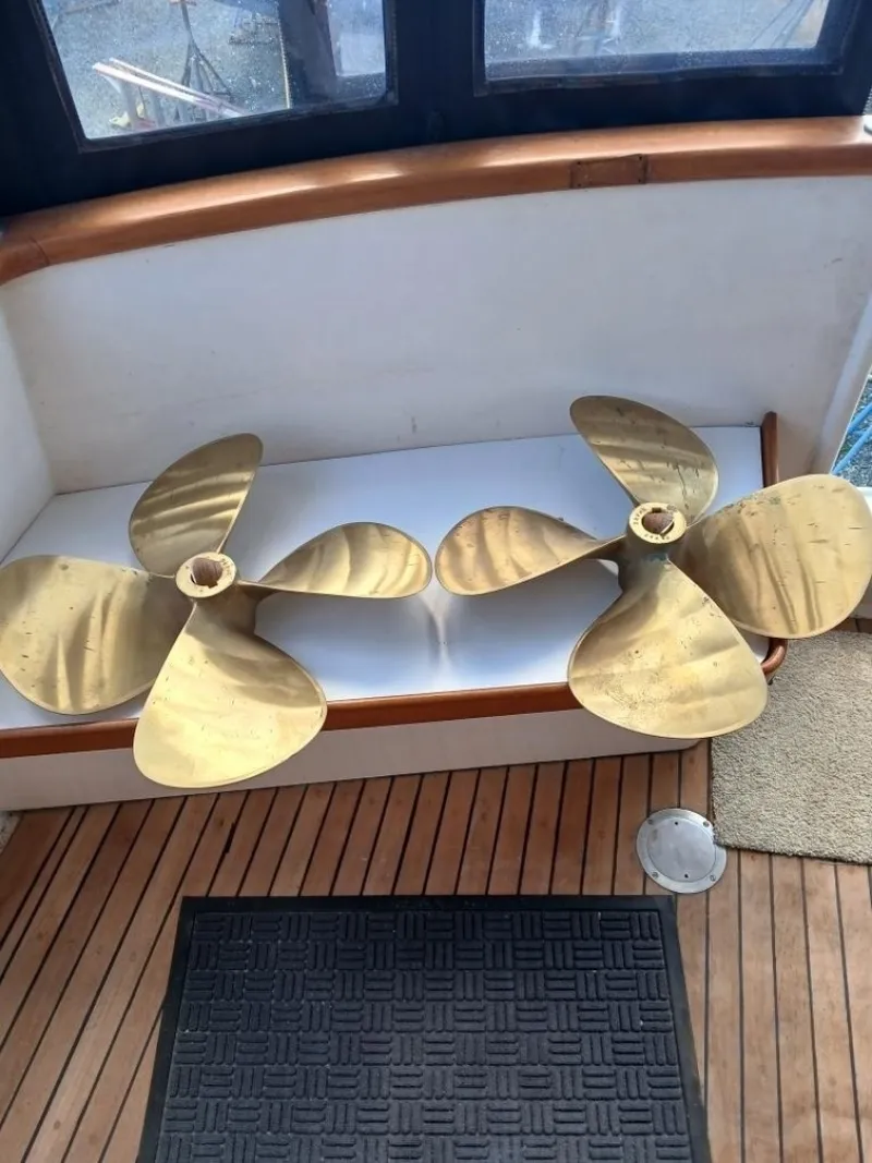 Slide: The Image of 49' DeFever spare props - 6062489