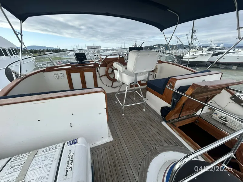 Slide: The Image of 49' DeFever flybridge forward - 6061957