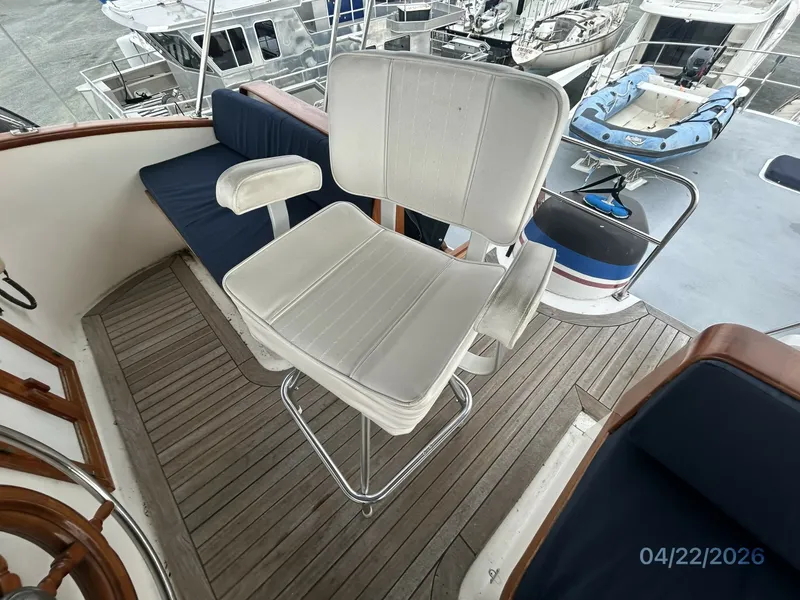 Slide: The Image of 49' DeFever flybridge helmseat - 6061981