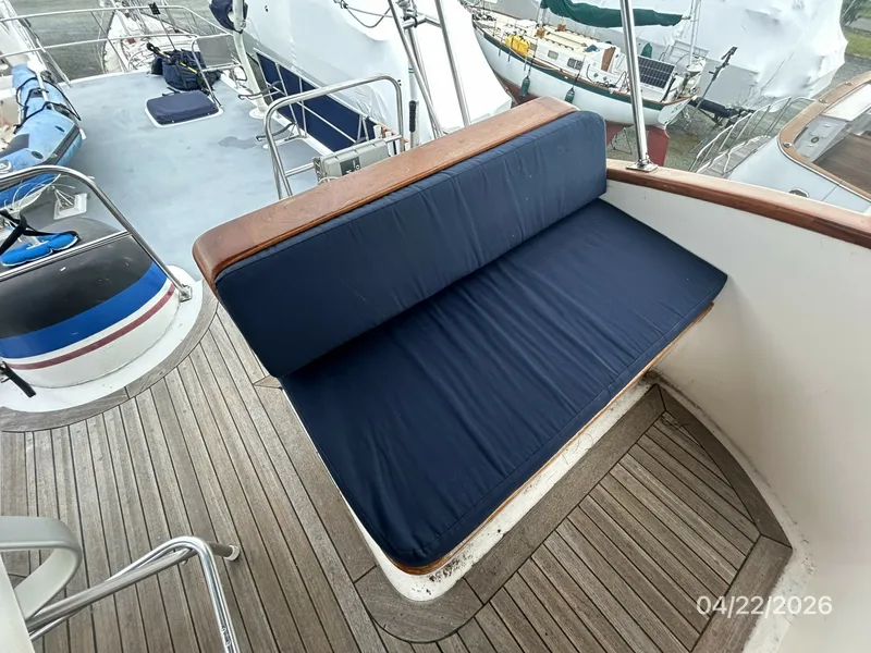 Slide: The Image of 49' DeFever flybridge port seating - 6061982