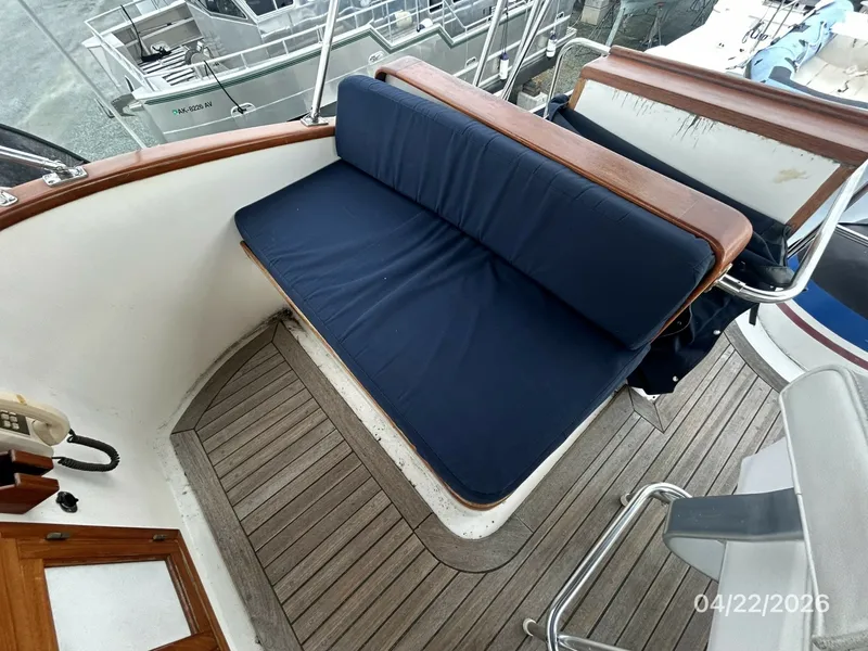 Slide: The Image of 49' DeFever flybridge starboard seating - 6061985