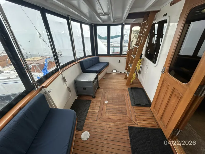 Slide: The Image of 49' DeFever aftdeck port - 6061900