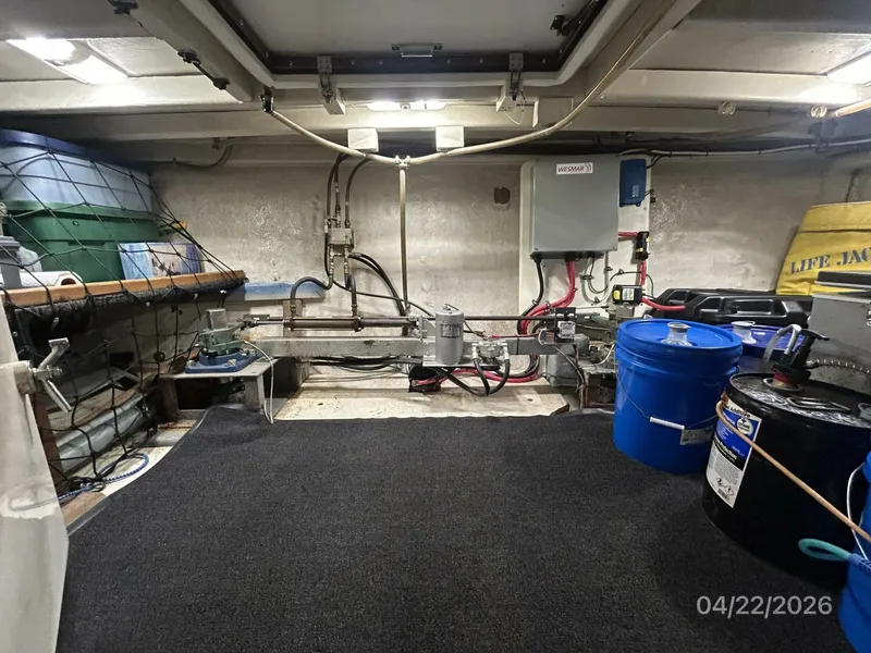 Slide: The Image of 49' DeFever lazarette - 6062027