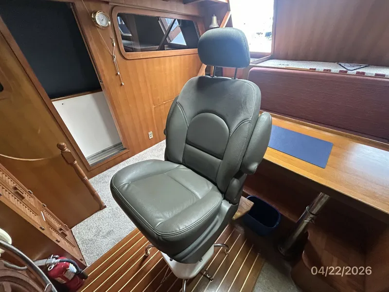 Slide: The Image of 49' DeFever pilothouse helmseat - 6062111
