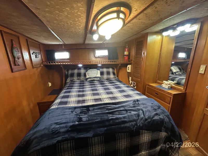 Slide: The Image of 49' DeFever master stateroom port - 6062101