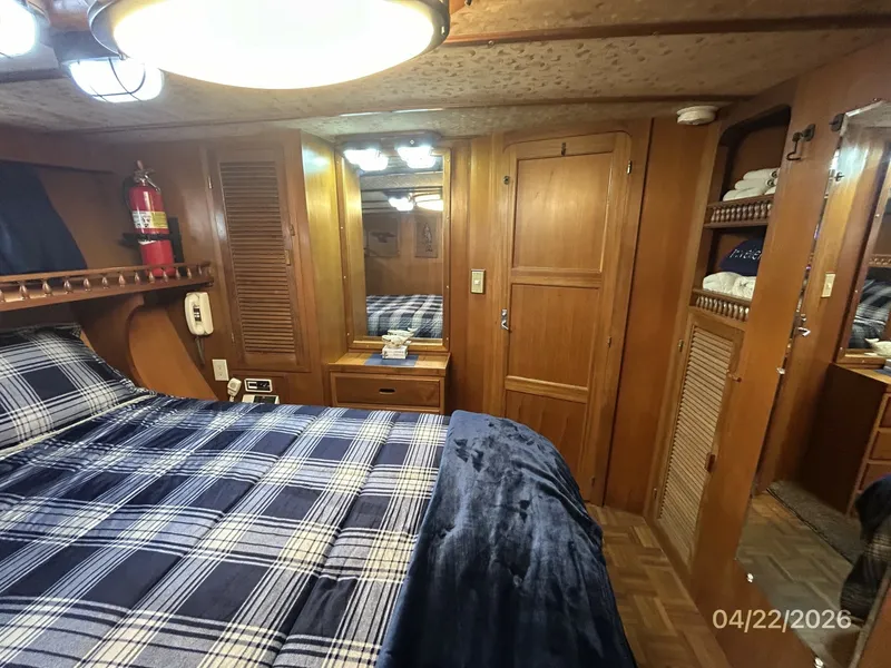 Slide: The Image of 49' DeFever master stateroom forward - 6062045