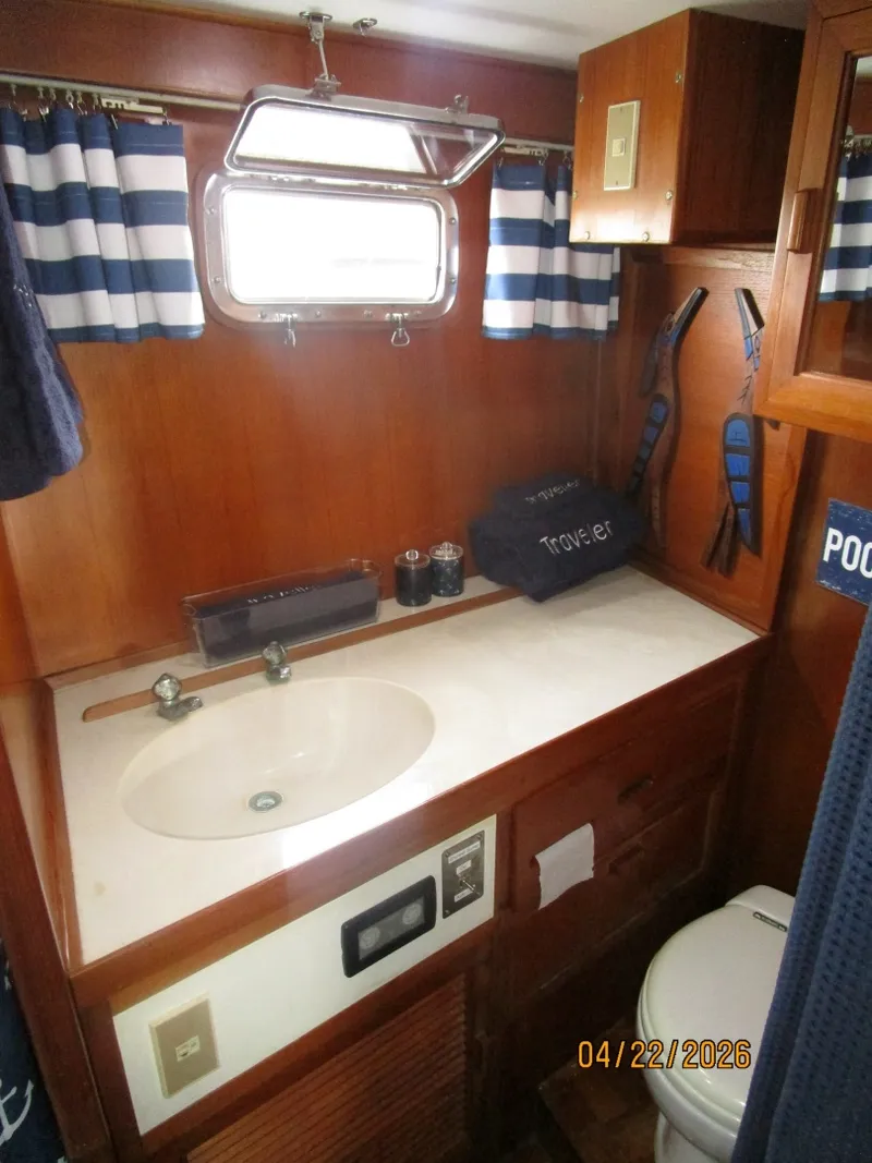 Slide: The Image of 49' DeFever master stateroom head - 6062078