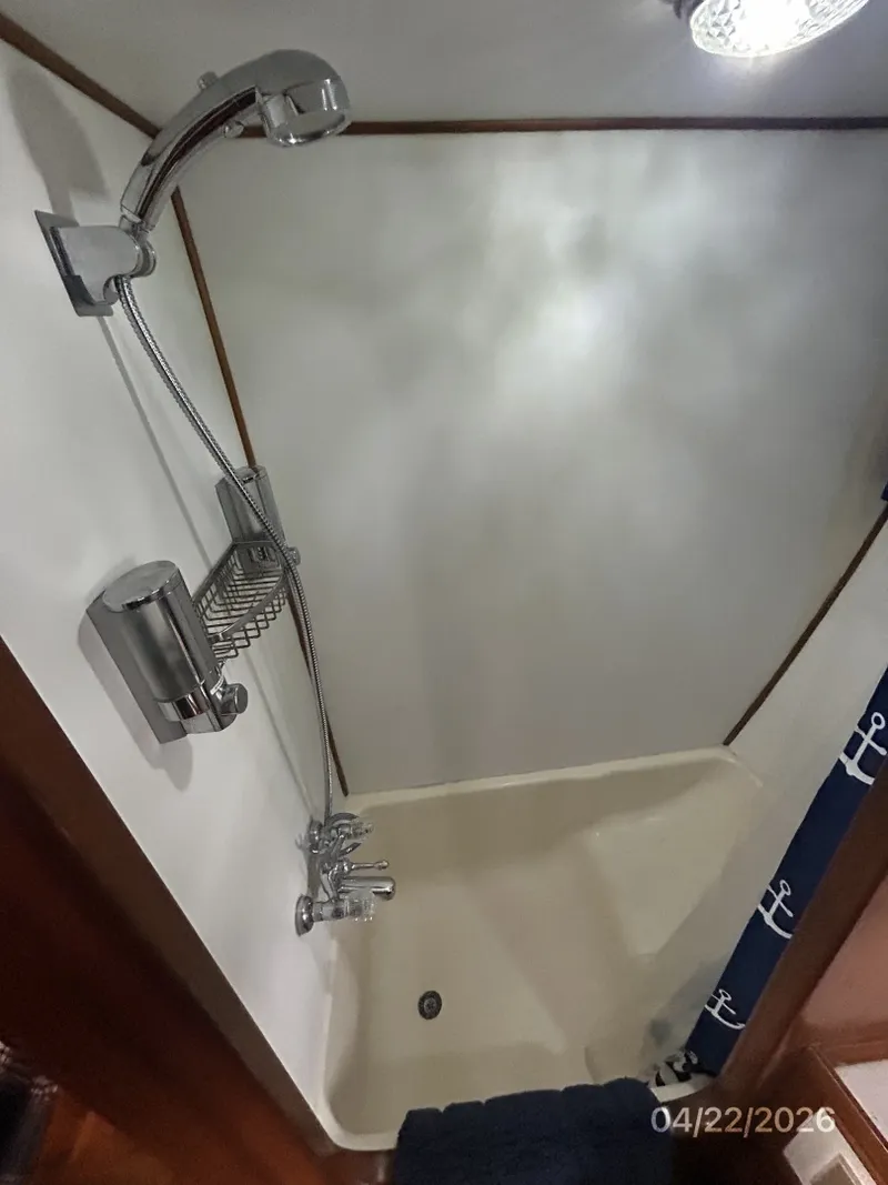 Slide: The Image of 49' DeFever master stateroom shower - 6062102