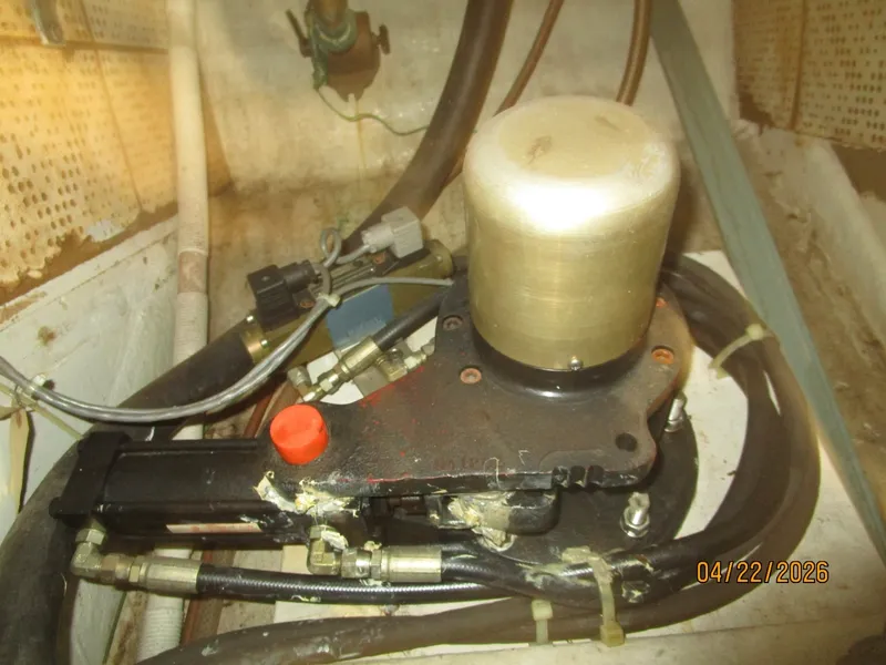 Slide: The Image of 49' DeFever port stabilizer head - 6062134